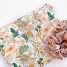 Load image into Gallery viewer, Muted Floral Quilted Pouch