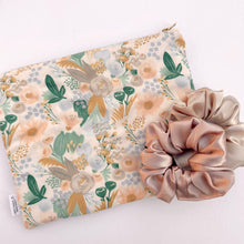 Load image into Gallery viewer, Muted Floral Quilted Pouch
